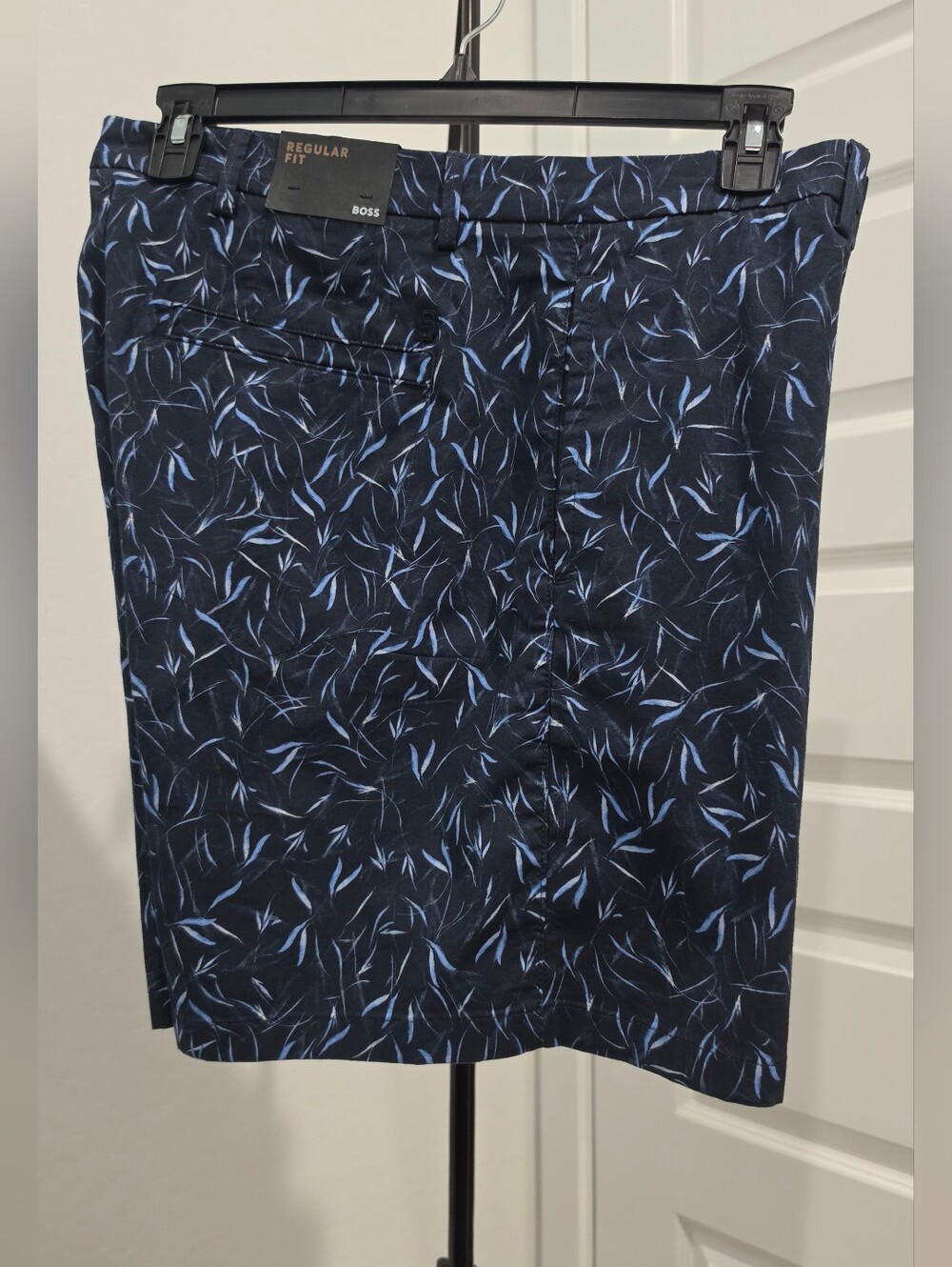 NWT BOSS Black C-Karlos Men Regular Fit Navy Blue Leaf Chino Cotton Short Sz 40R